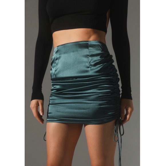 UO Satin Samantha Cinched Mini Skirt - Picture 4 of 4